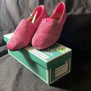 NEW in box Dawgs Kaymann hot pink flat shoes Sz 9